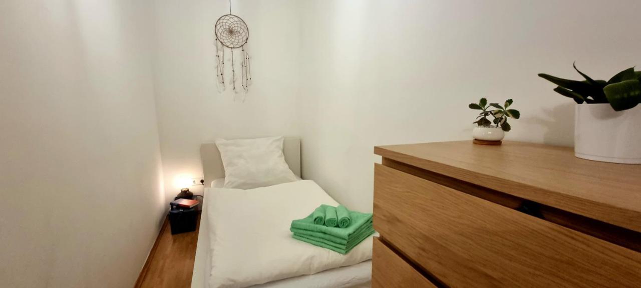 Business Apartment Mit Kuche Fur 1-3 +Netflx+5G Wlan Nahe Der Mhh Im Industrial Design Хановер Екстериор снимка