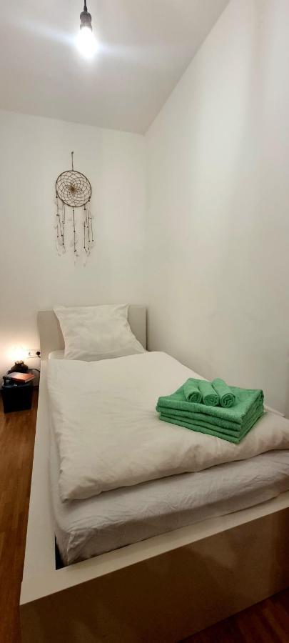 Business Apartment Mit Kuche Fur 1-3 +Netflx+5G Wlan Nahe Der Mhh Im Industrial Design Хановер Екстериор снимка